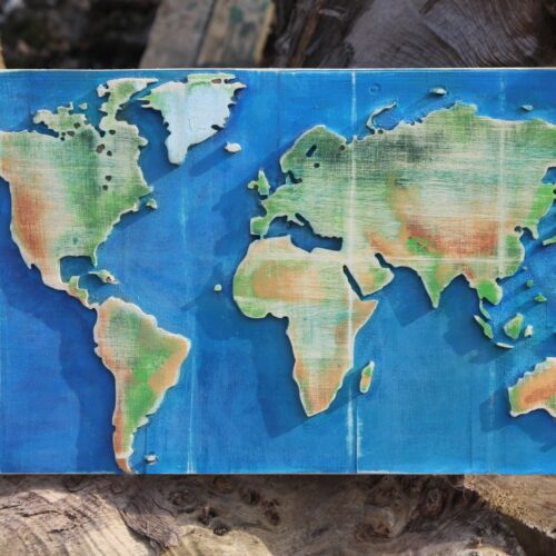 Rzeźbiona mapa świata