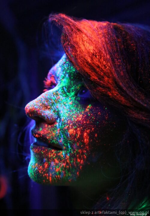 Kolorowe portrety w świetle UV